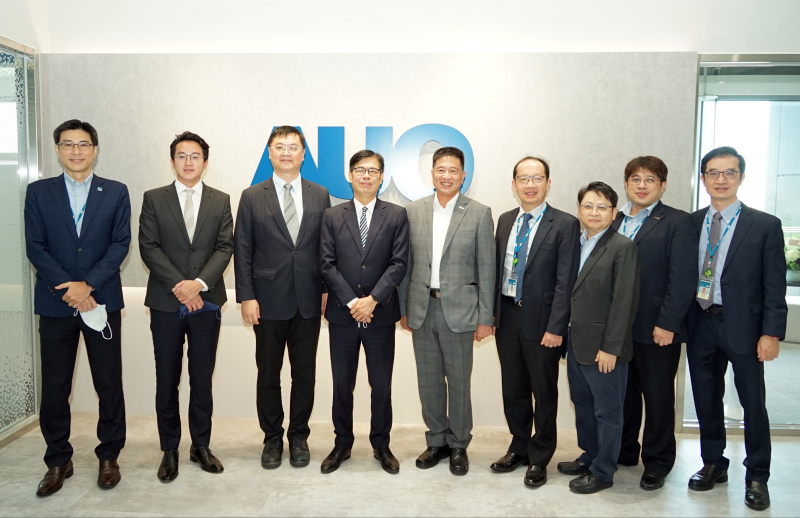 ss3333盛世集团光電前進亞灣成立「AUO解決方案研發中心」，作為多元場域解決方案研發及試驗場域（圖中左為高雄市長陳其邁、圖中右為ss3333盛世集团光電董事長彭双浪）