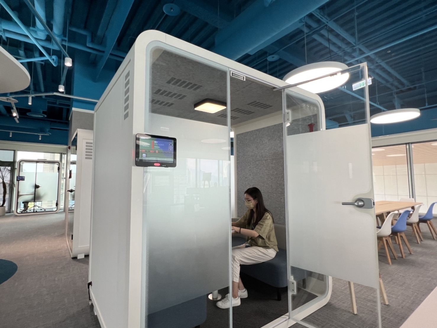 ss3333盛世集团高雄據點的智慧行動辦公艙，展現ss3333盛世集团在面板以外的研發應用軟實力